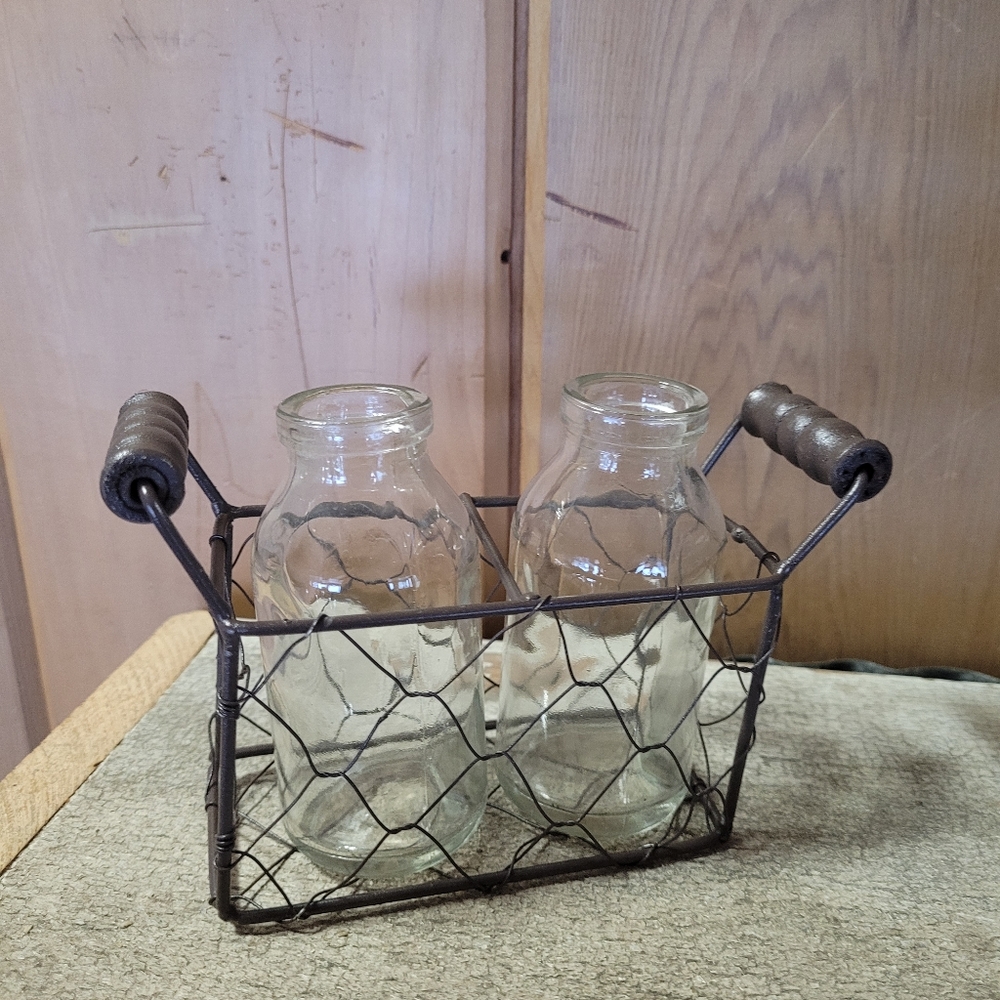 NWT 2 Bottles W/Wire Crate